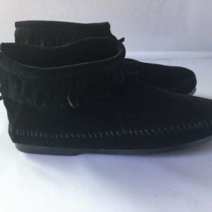 Minnetonka Women's Back Zipper